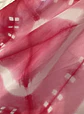 Pañuelo seda rombos y puntos fucsia  - Miniatura 2