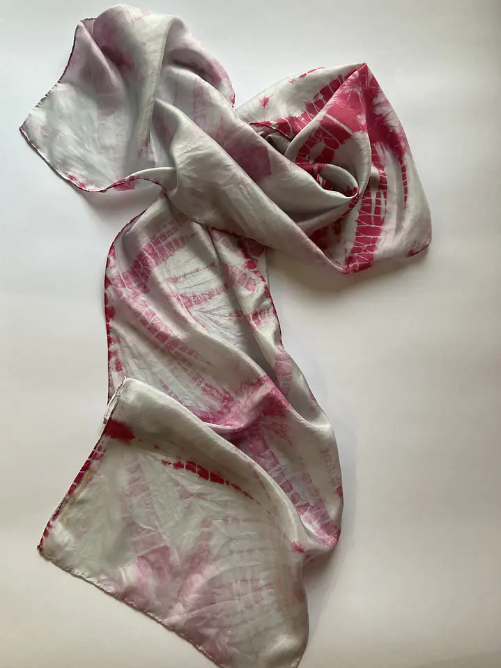 Pañuelo seda gris perla 1