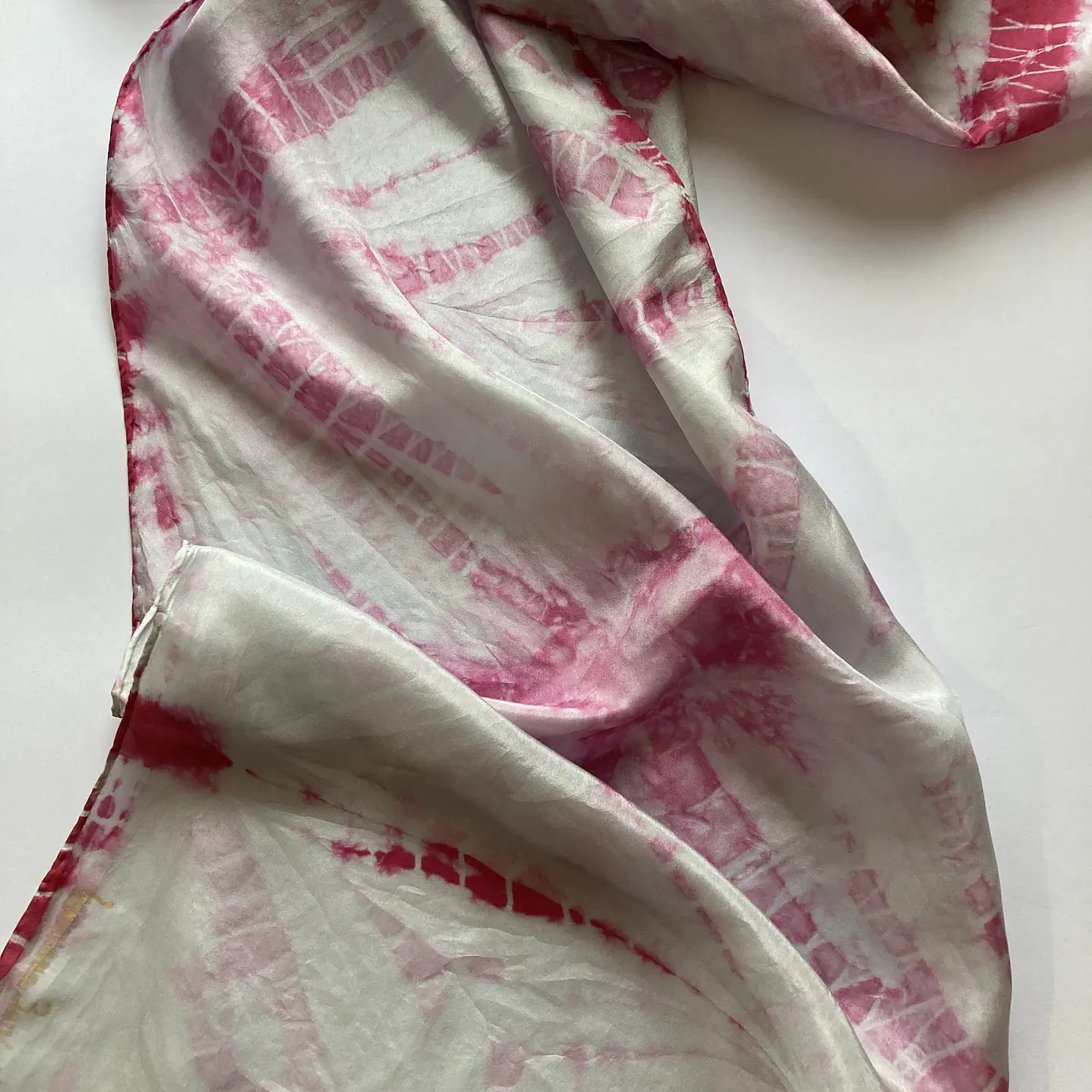 Pañuelo seda gris perla 2