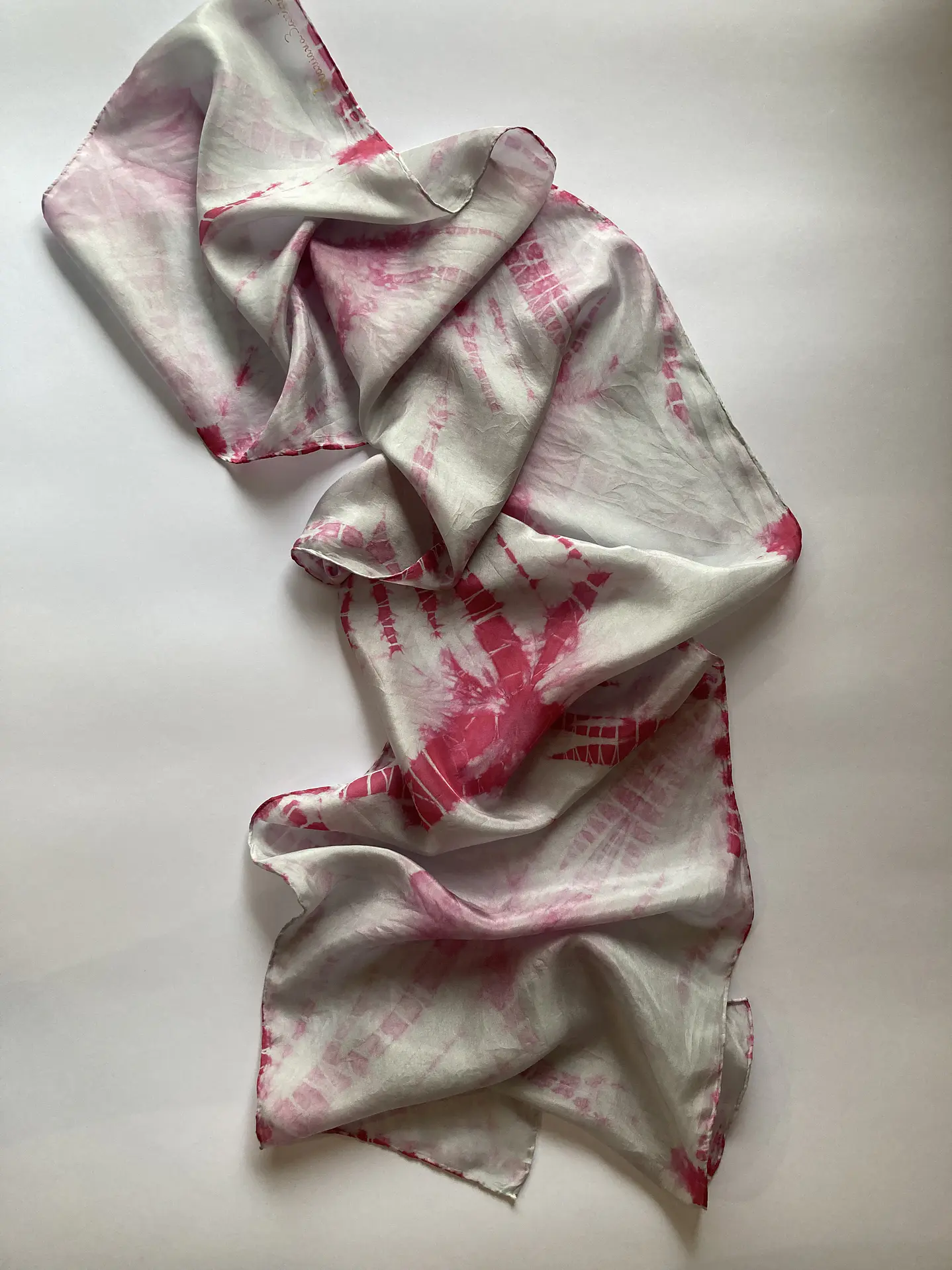 Pañuelo seda gris perla 3