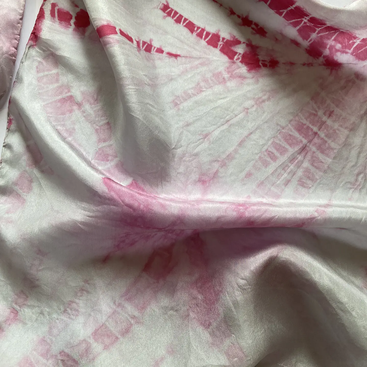 Pañuelo seda gris perla 4