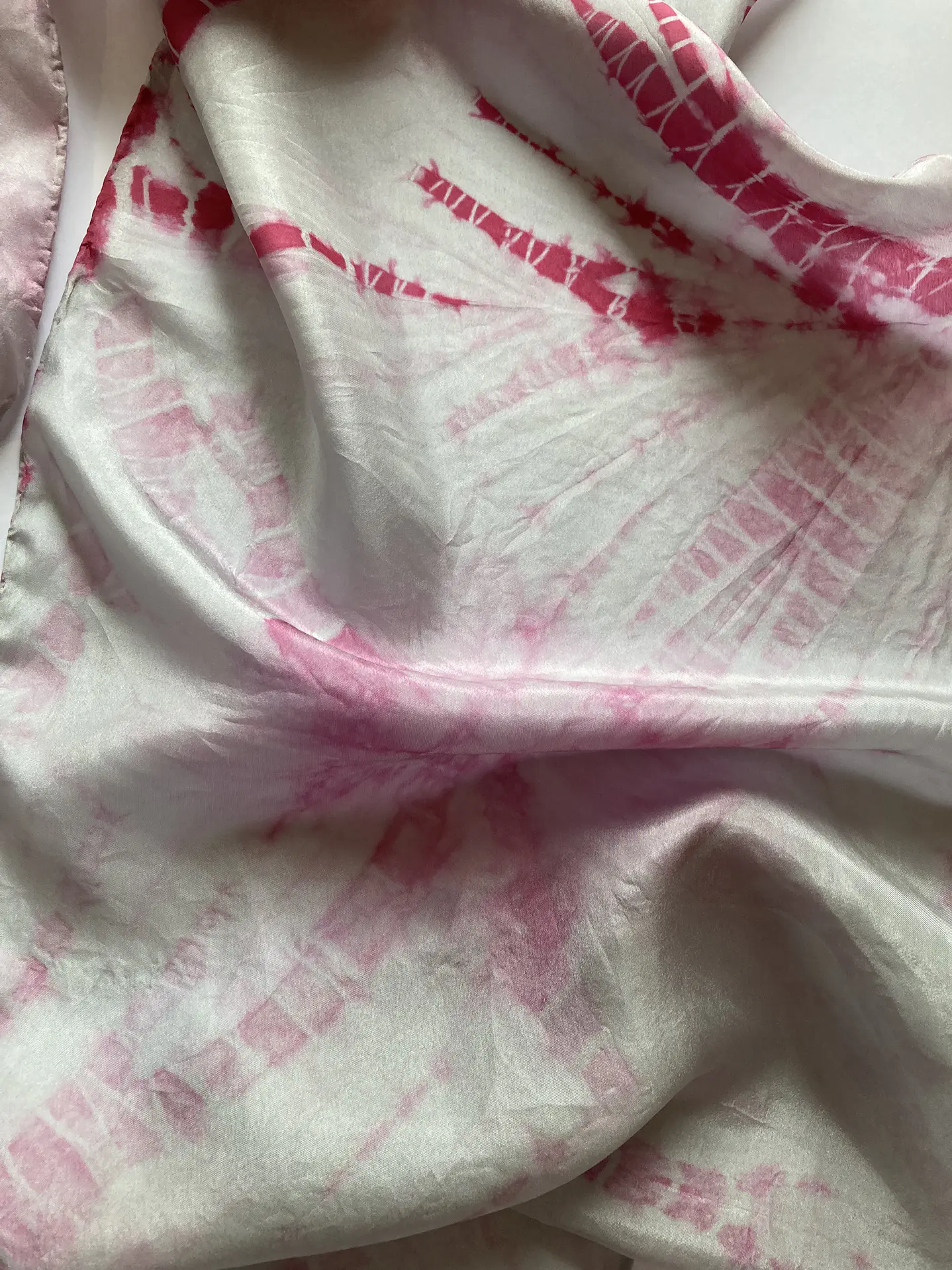 Pañuelo seda gris perla 4