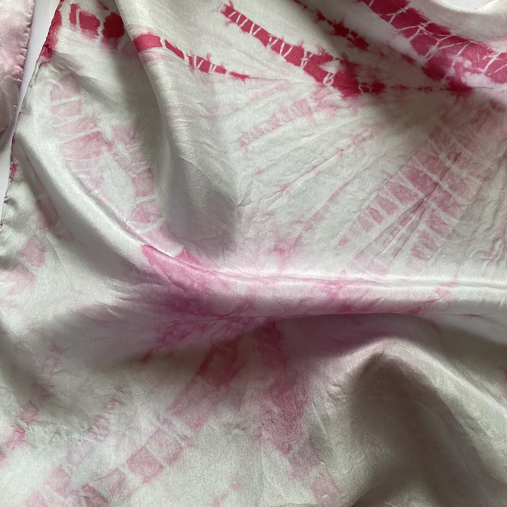 Pañuelo seda gris perla 4