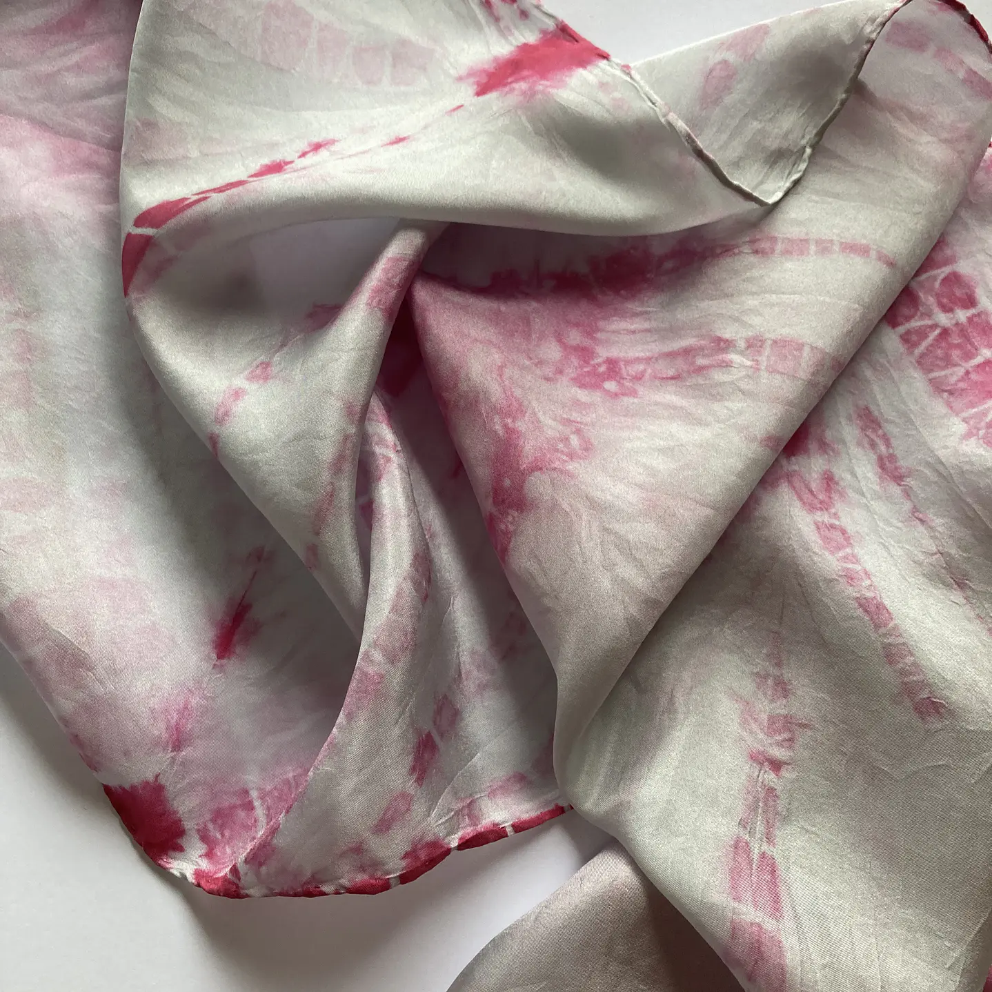 Pañuelo seda gris perla 5