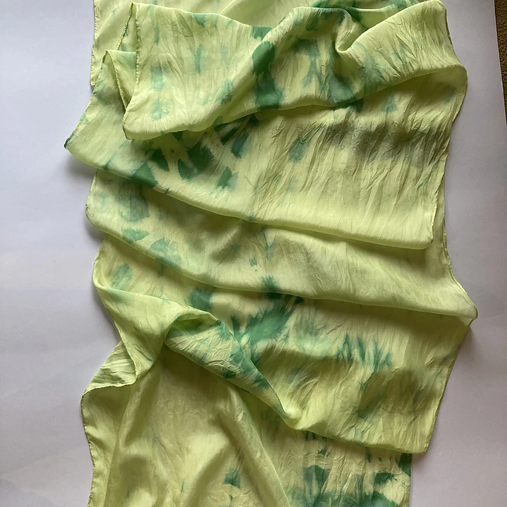 Pañuelo seda abstracto verde 1