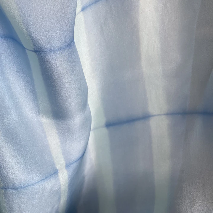 Pañuelo seda líneas celeste 2