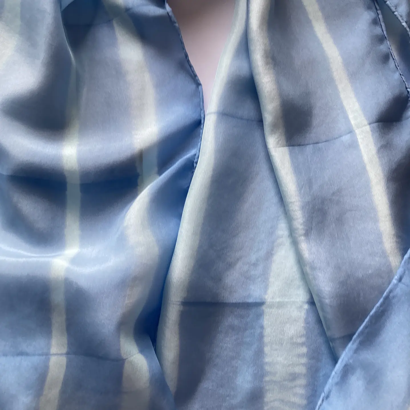 Pañuelo seda líneas celeste 3