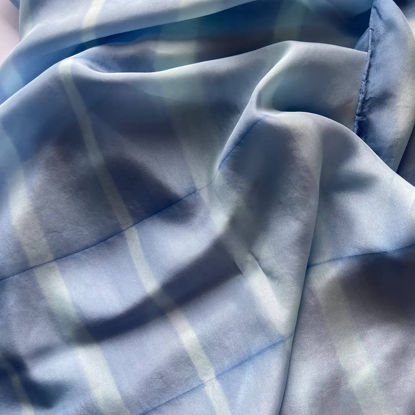 Pañuelo seda líneas celeste 4