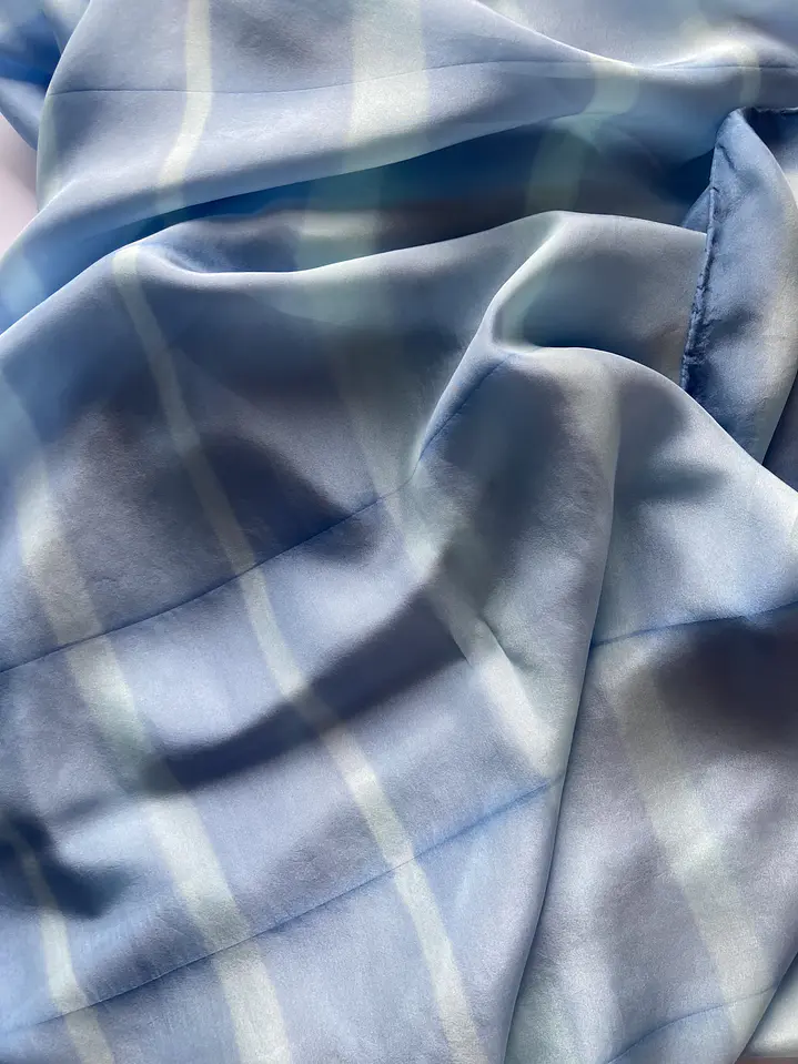 Pañuelo seda líneas celeste 4