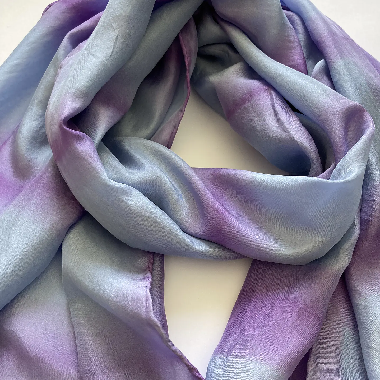 Pañuelo seda cuadros malva 3