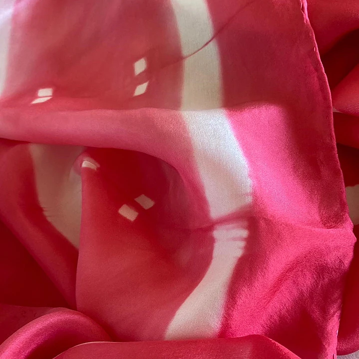 Pañuelo seda líneas roja 1