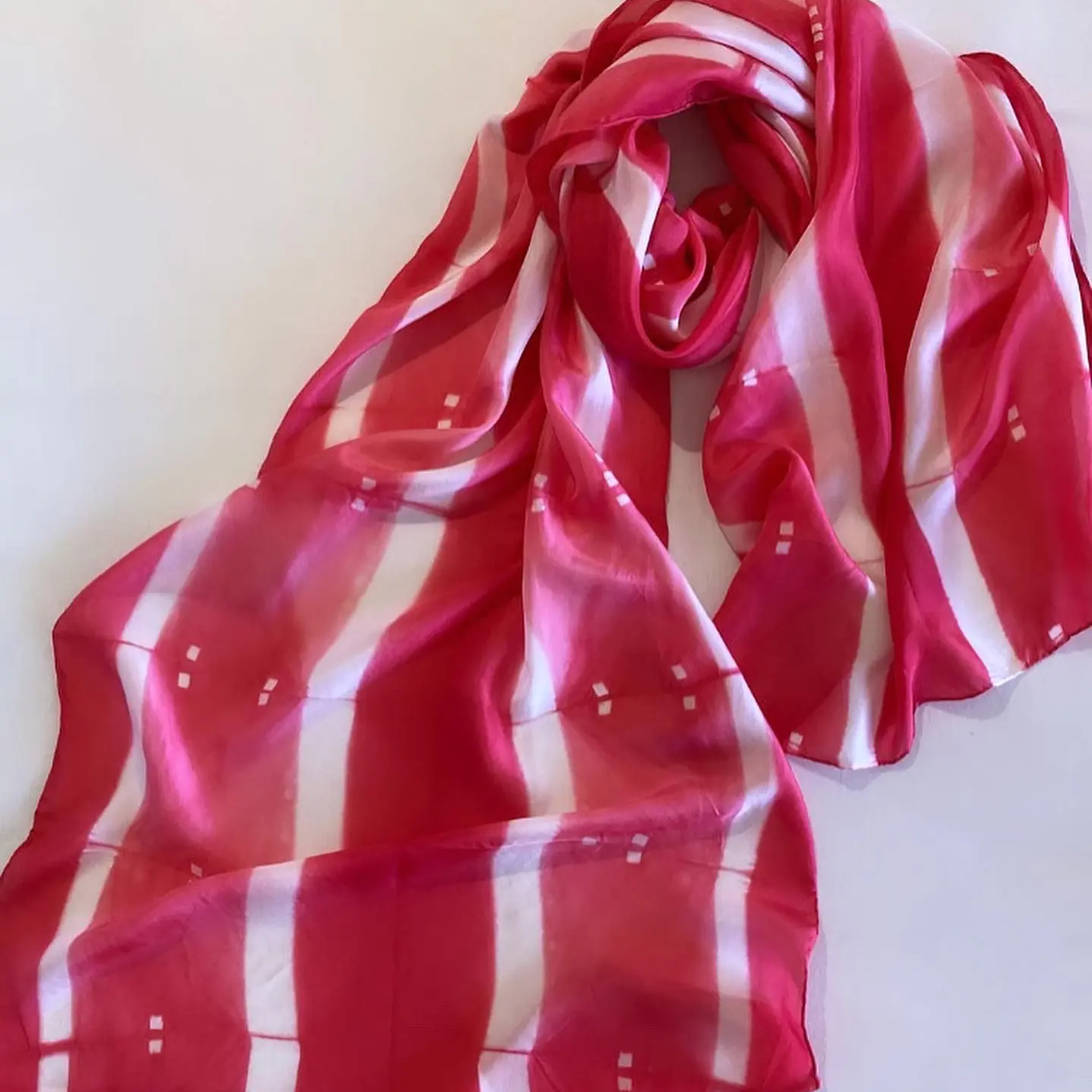 Pañuelo seda líneas roja 2