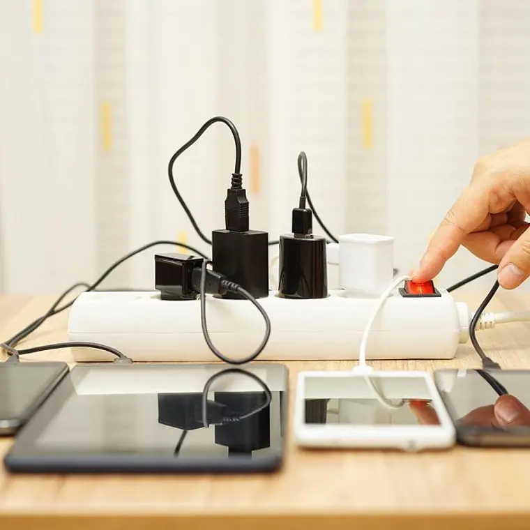 Extensão de 5 vias c/interruptor 3G1.5mm² X 1.5m IP44 V-TAC 6