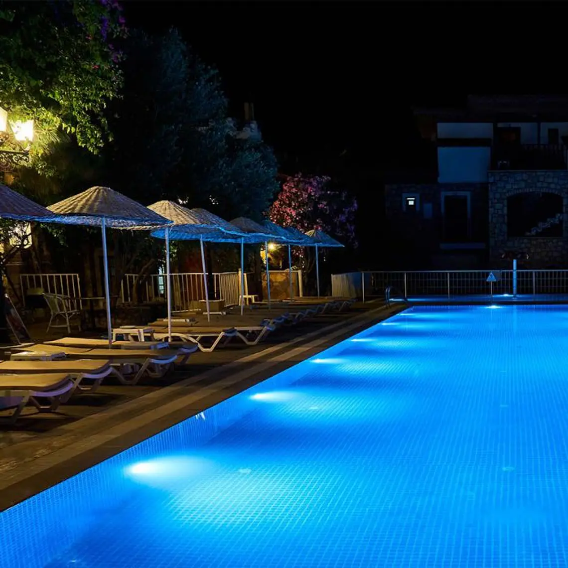 Lâmpada p/piscinas PAR56 18W 12V GX16D 6500K IP68 V-TAC 4