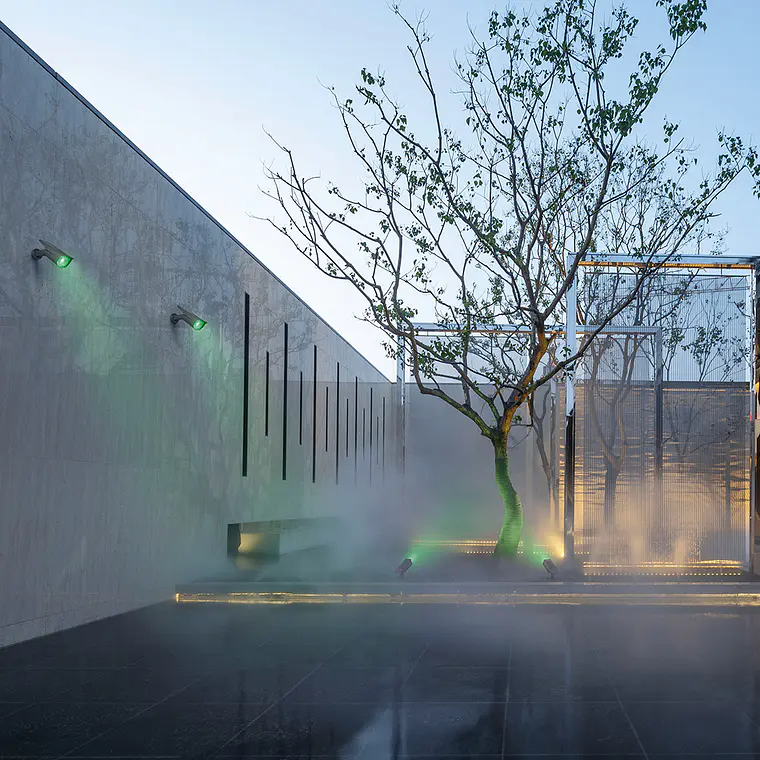 Projetor Endura Garden Solar Spot Wall + Spike RGB + W Ledvance 4