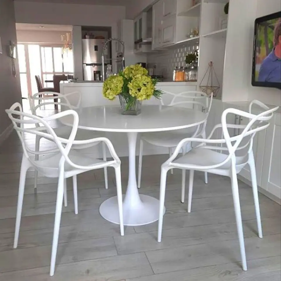 Mesa Tulip Redonda +4 Sillas Masters polipropileno – Comedor 100cm 1