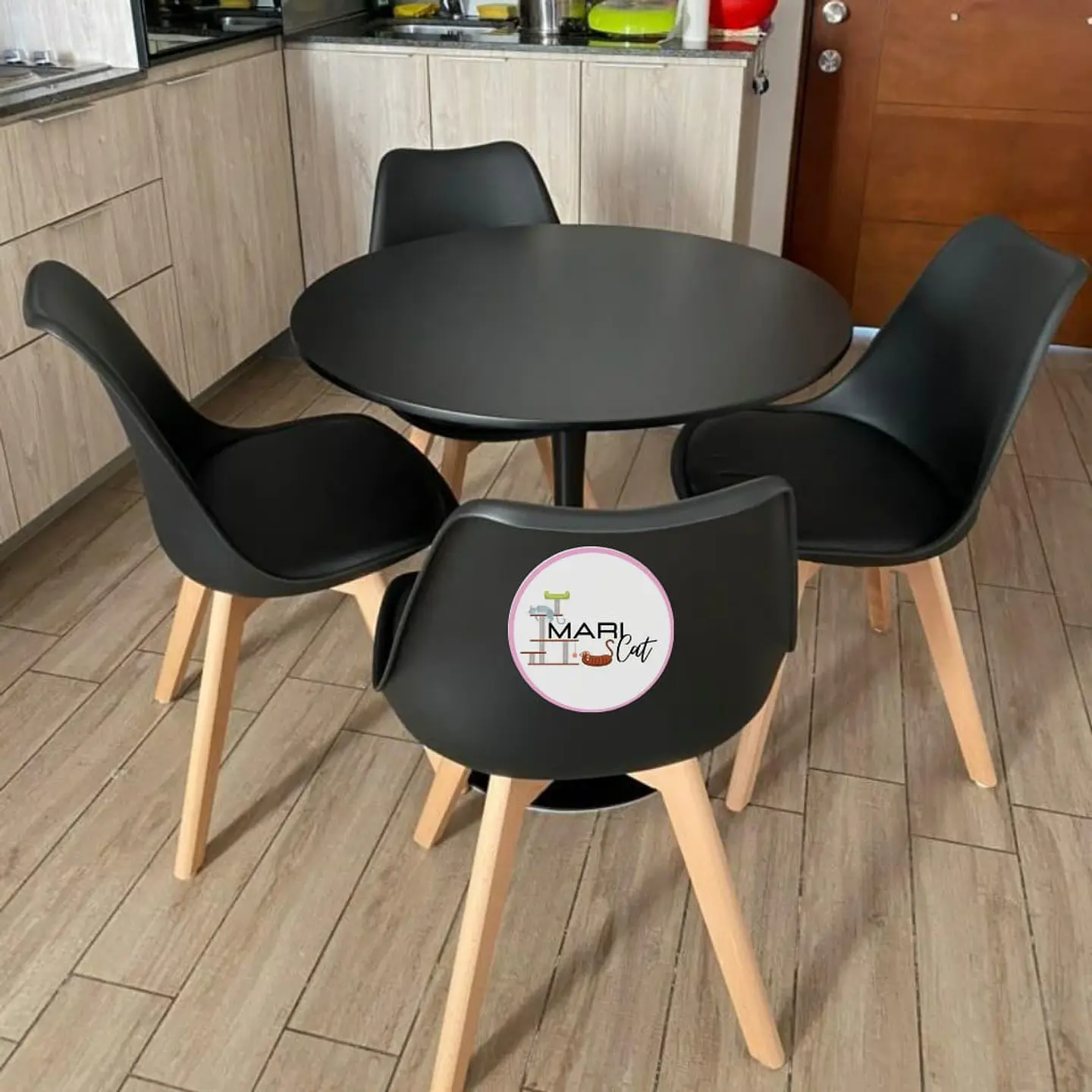 Mesa Tulip mas  Sillas Tulip 3