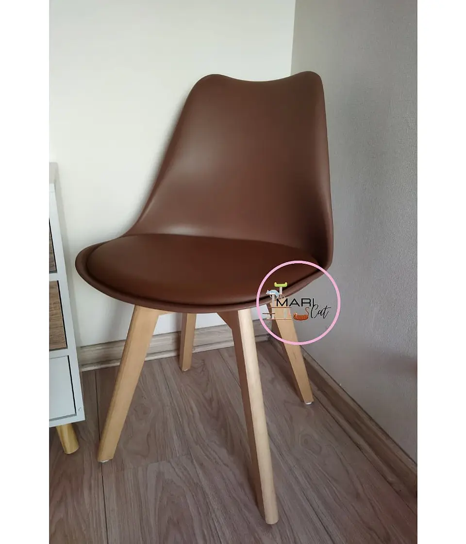 Sillas Tulip con Cojin y Patas de Madera 8