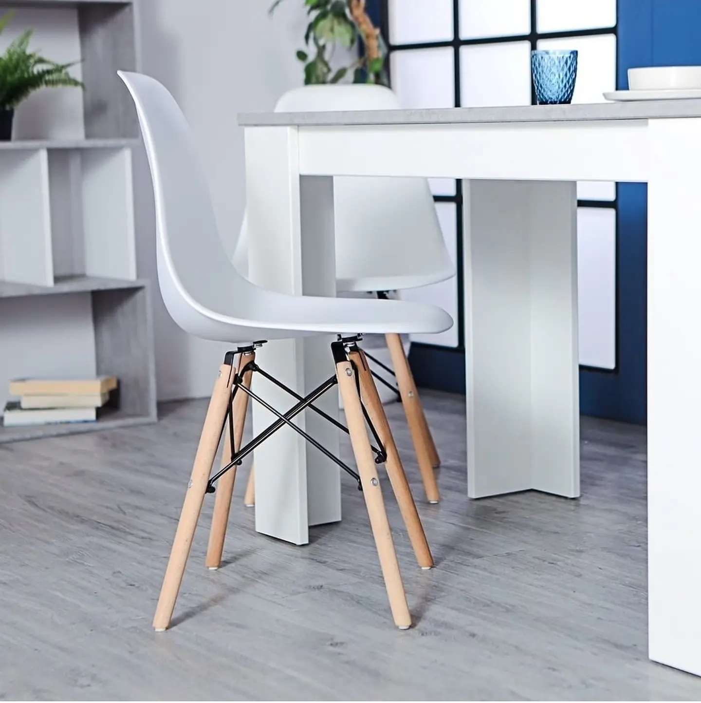 Silla Eames Polipropileno con Estructura de Metal y Madera 10