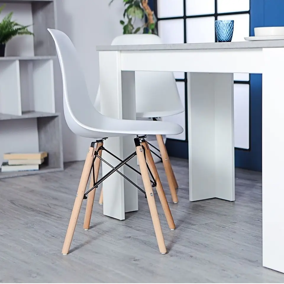 Silla Eames Polipropileno con Estructura de Metal y Madera 10