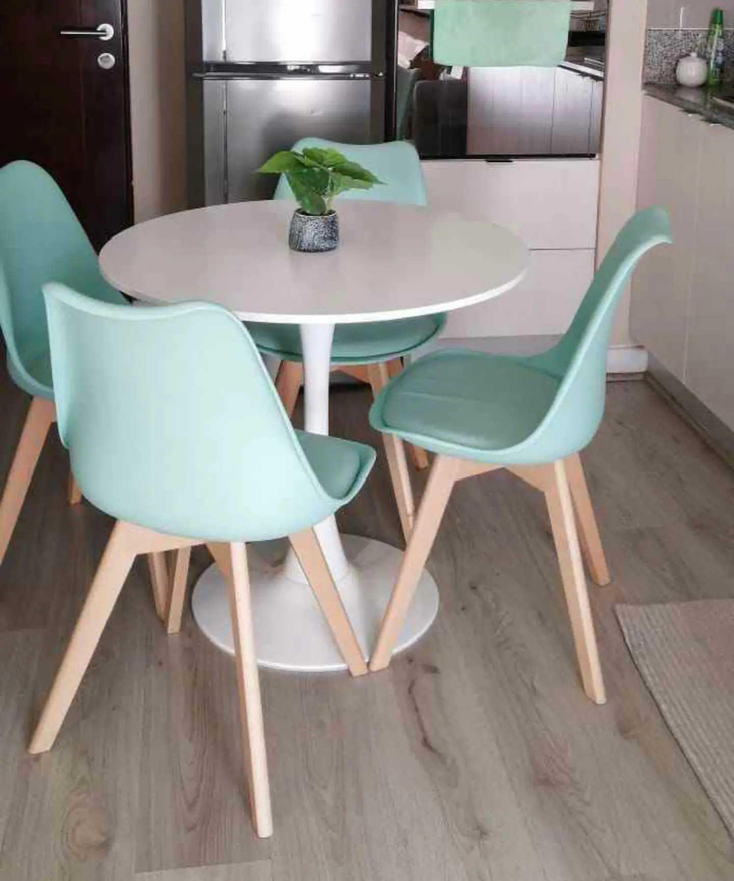 Mesa Tulip mas  Sillas Tulip 5