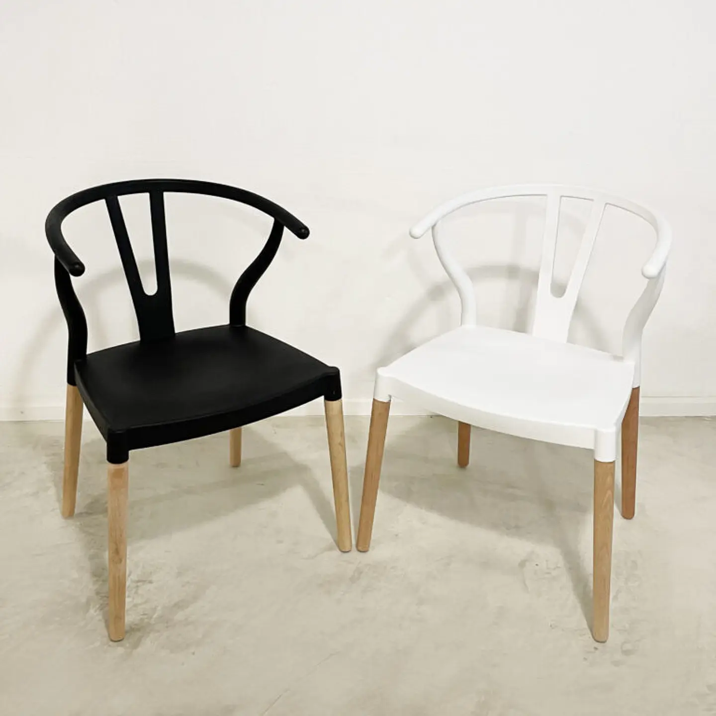 Silla Wishbone Polipropileno apilable 3