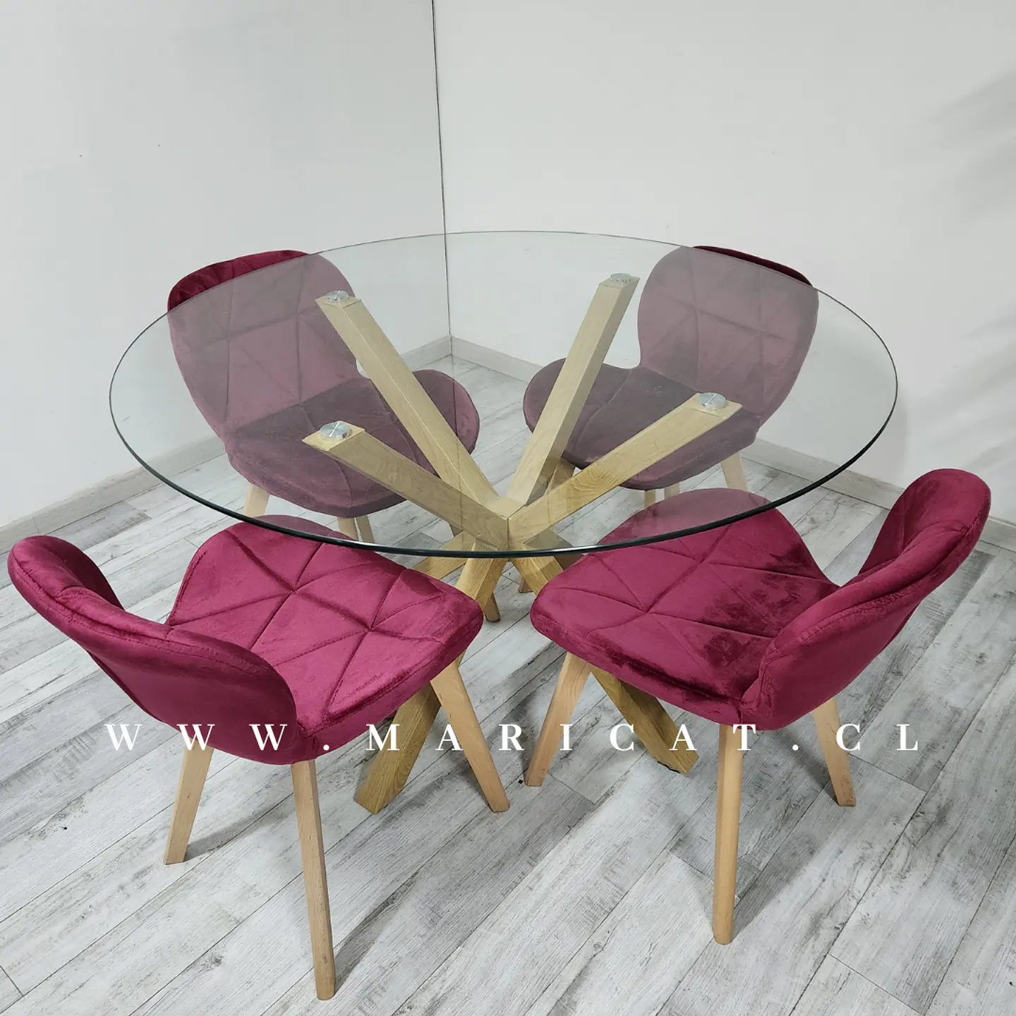 Mesa redonda cross Madrid + 4 sillas mariposa acolchada velvet- comedor  4