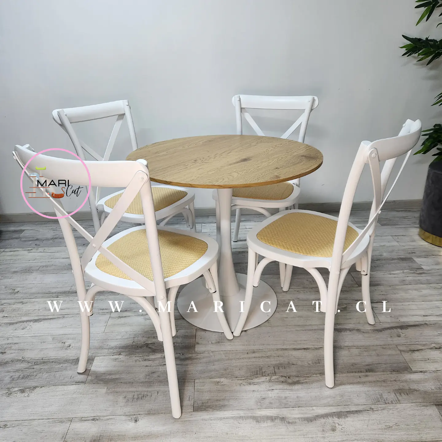 Comedor Redondo Mesa Tulip Wood Melamina + 4 Sillas Crossback Madera Ratán  1