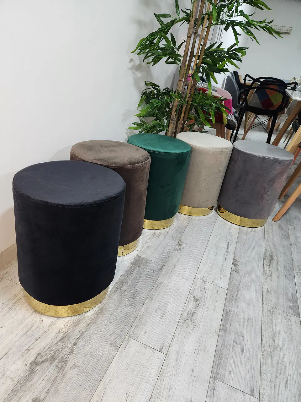 Puff pouf Velvet con Base Dorada Beige– Multifuncional decoracion 4