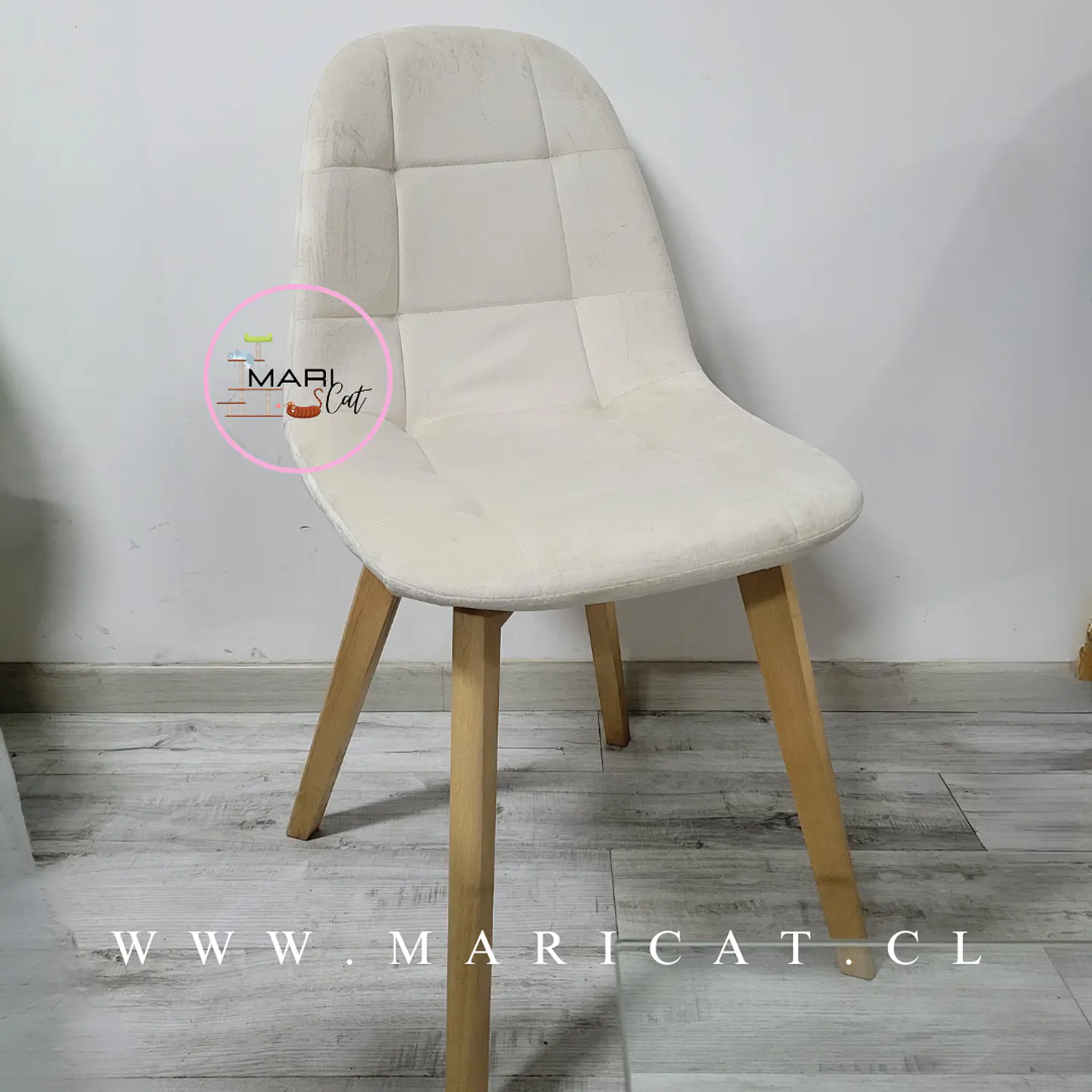 Silla Capitoné Felpa Wood Natural – Living y Recepción 1