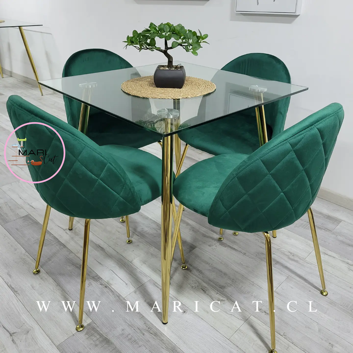 Mesa Cuadrada Francia Gold + Silla Velvet Gold 4