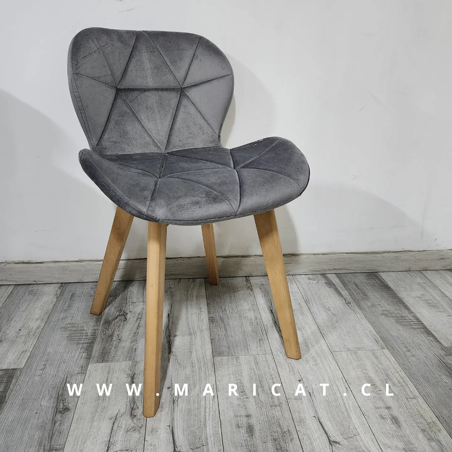 Silla Mariposa de Velvet con Base de Madera de Haya  3