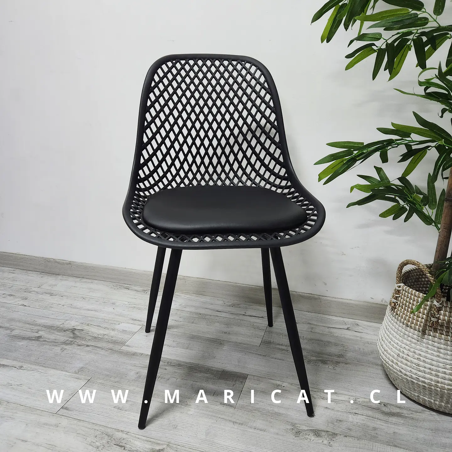 Silla Europea Eco Cuero Negro 2
