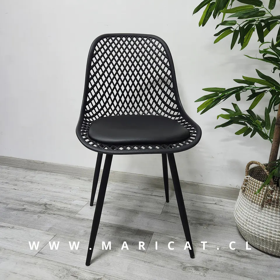 Silla Europea Eco Cuero Negro 2