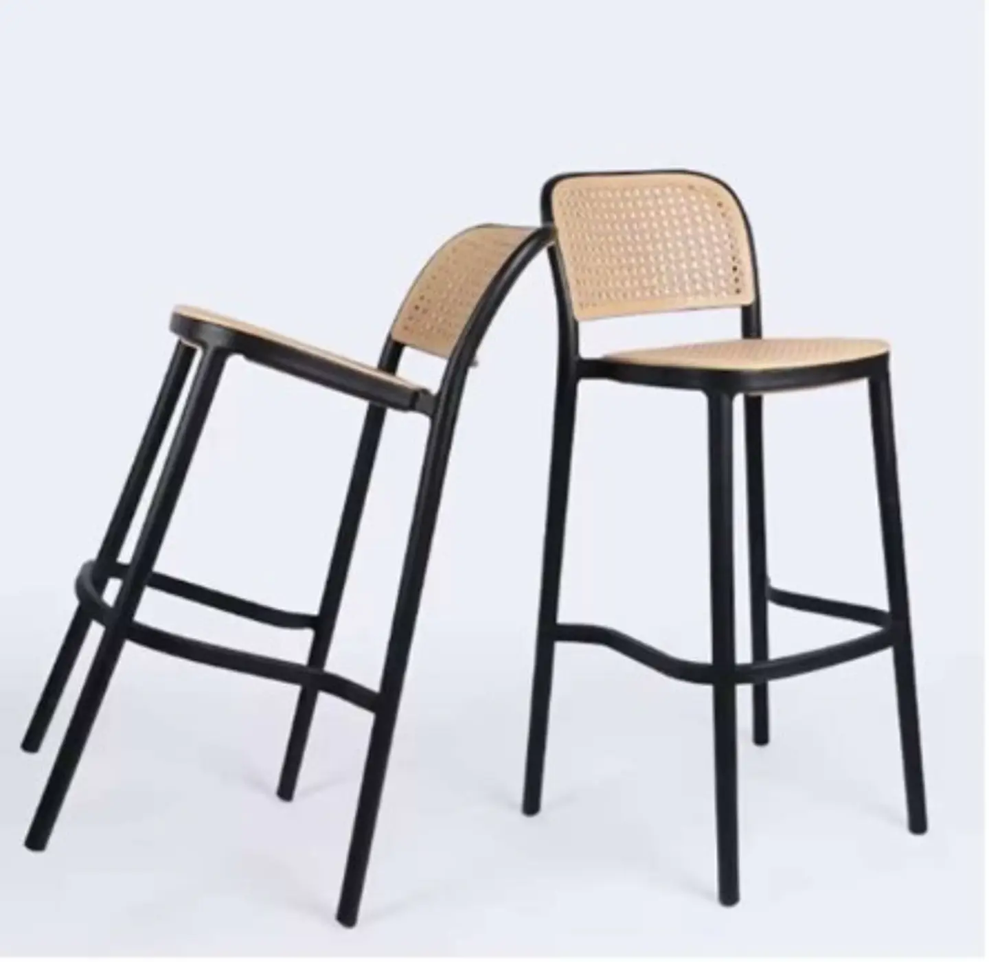 Taburete Delta Apilable Polipropileno Bajo- Terraza cocina 2