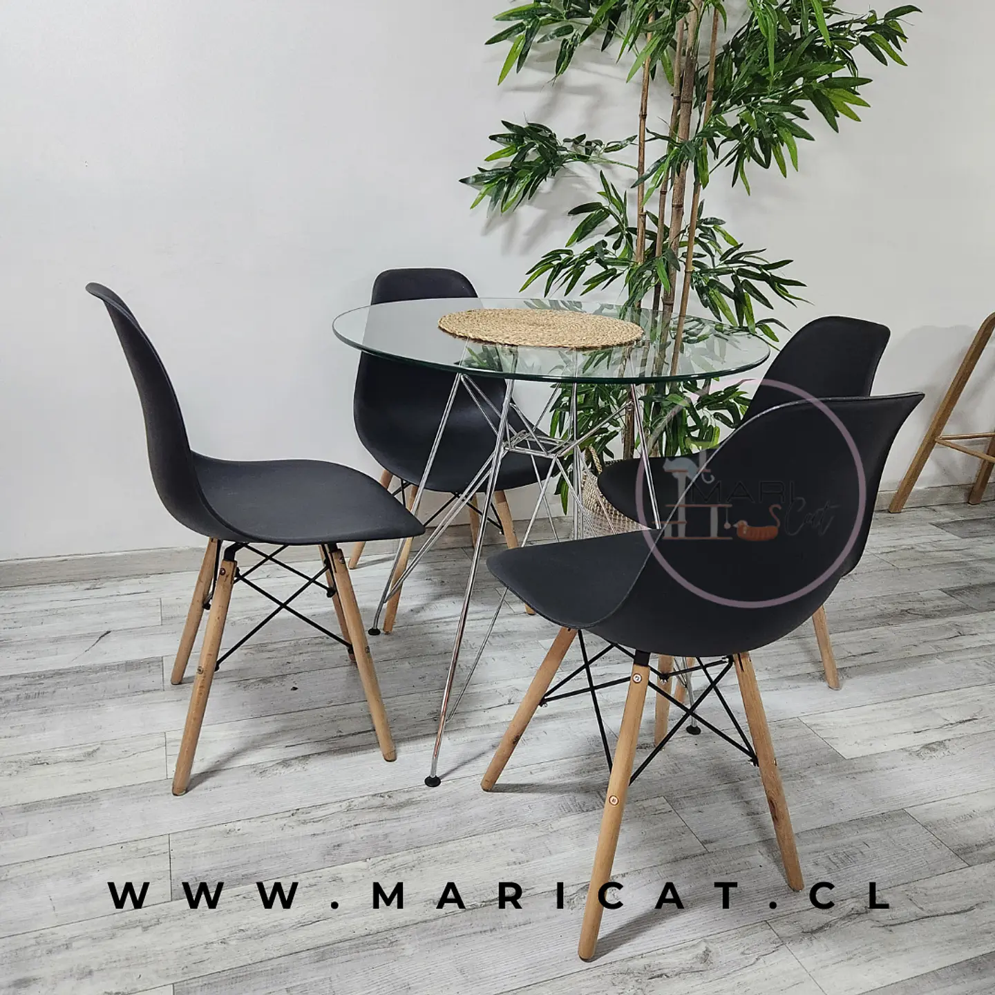 Comedor Redondo Mesa Eames Eiffel Vidrio + 4 Sillas Eames 3