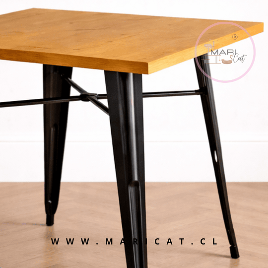 Mesa Tolix Negra con Base de Madera y Patas de Metal Exterior 