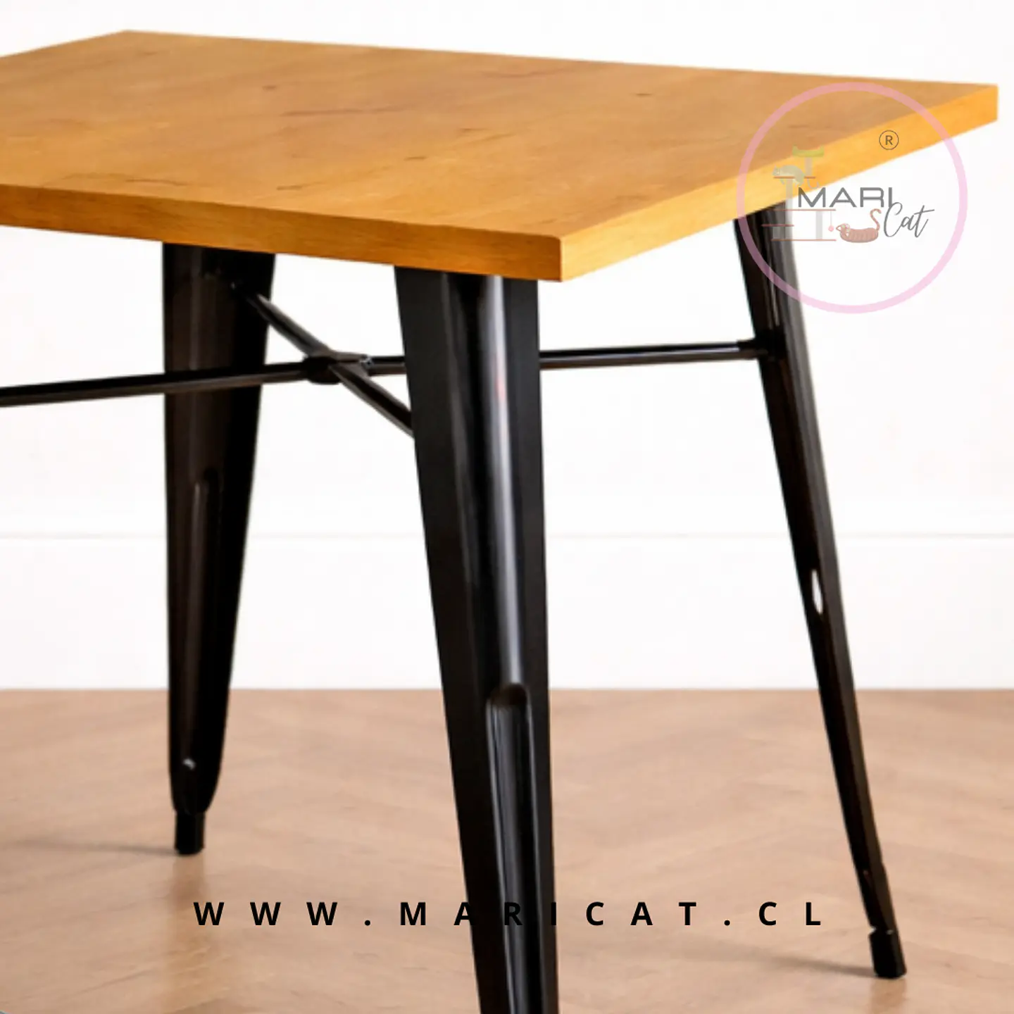 Mesa Tolix Cuadrada Negra con Base de Madera y Patas de Metal Exterior  2
