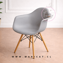 Butaca Sitial Eames de Polipropileno con Base de Haya Alemana Gris