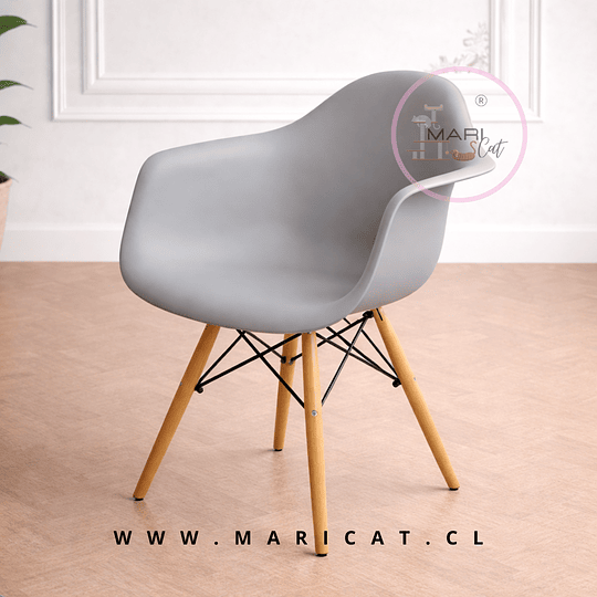 Butaca Sitial Eames de Polipropileno con Base de Haya Alemana Gris