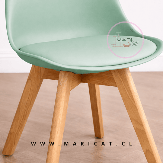 Comedor Mesa Tulip Wood Blanco + 4 Sillas Tulip Verde Menta con Cojín