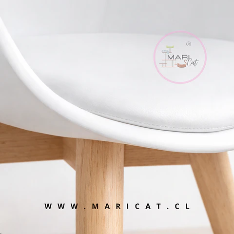 Butaca Eames Tulip Acolchada con Base de Madera