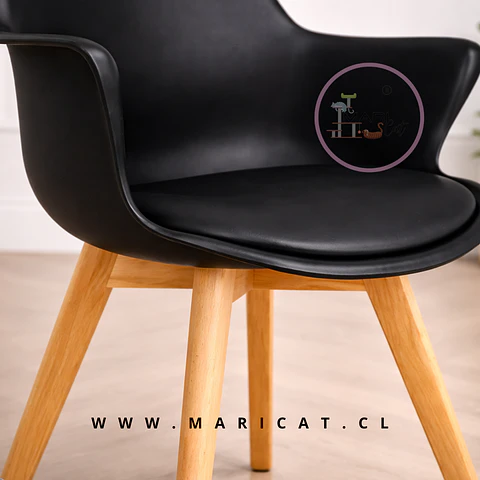 Butaca Eames Tulip Negro Acolchada con Base de Madera