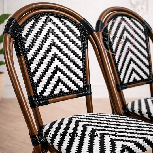 Silla Bistro Parisina Ratán Blanca y Negra con Estructura de Aluminio Imitación Madera- Exterior