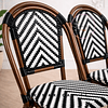 Silla Bistro Parisina Ratán Blanca y Negra con Estructura de Aluminio Imitación Madera- Exterior