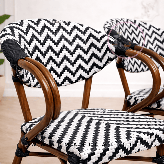 Pack 4 Silla Bistro Parisina Ratán Blanca y Negra con Reposabrazos y Aluminio Imitación Madera