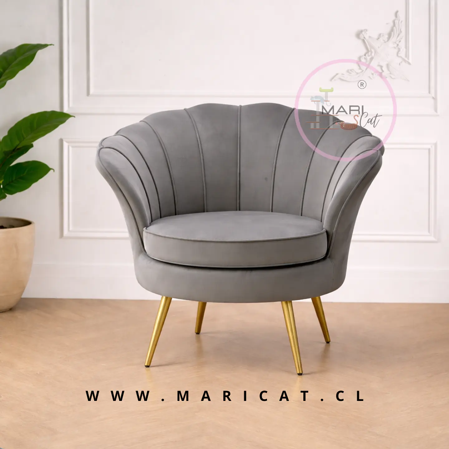 Poltrona Pétalo Felpa Gris con Patas de Metal Doradas o Negras – Diseño Compacto y Elegante 1