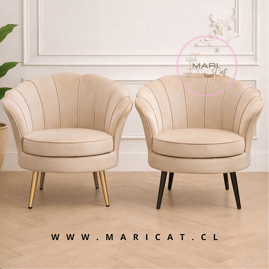 Poltrona Pétalo Felpa Beige con Patas de Metal Doradas o Negras – Diseño Compacto y Elegante
