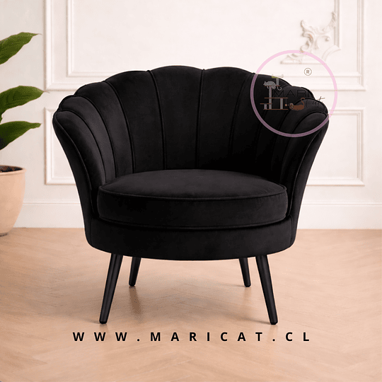 Poltrona Pétalo Felpa Negro con Patas de Metal Doradas o Negras – Diseño Compacto y Elegante