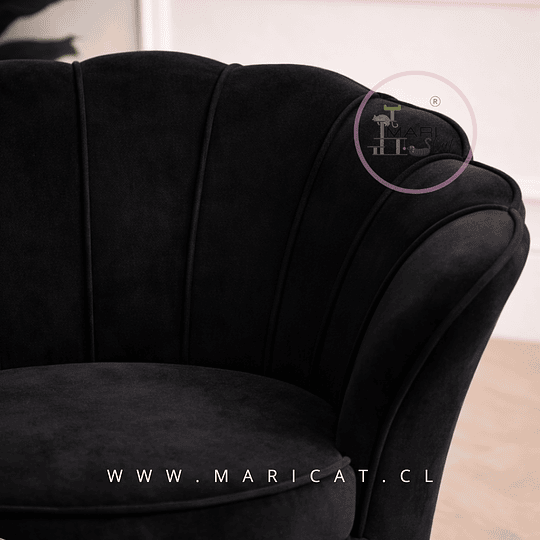 Poltrona Pétalo Felpa Negro con Patas de Metal Doradas o Negras – Diseño Compacto y Elegante